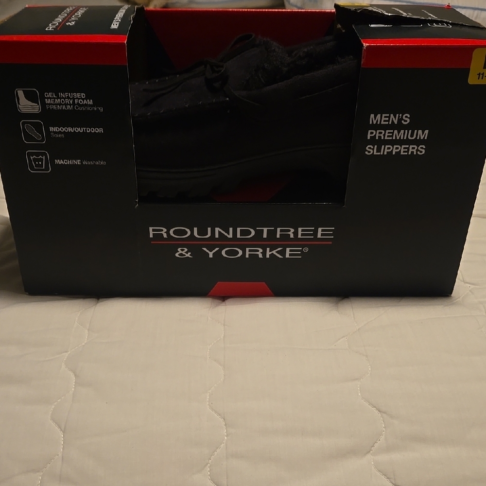 Roundtree & Yorke Men's Black Premium Slippers